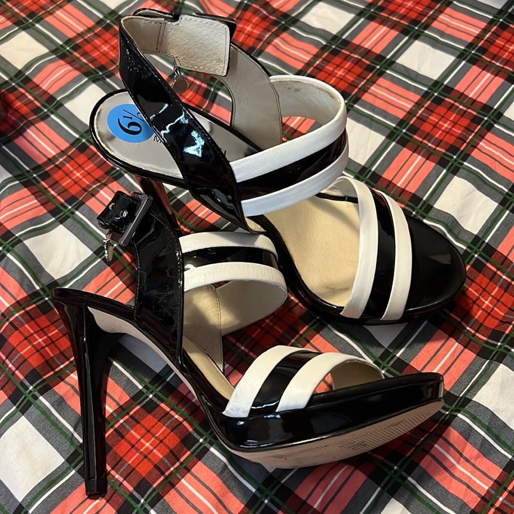Michael Kors black and white open toe heels sz 6.5